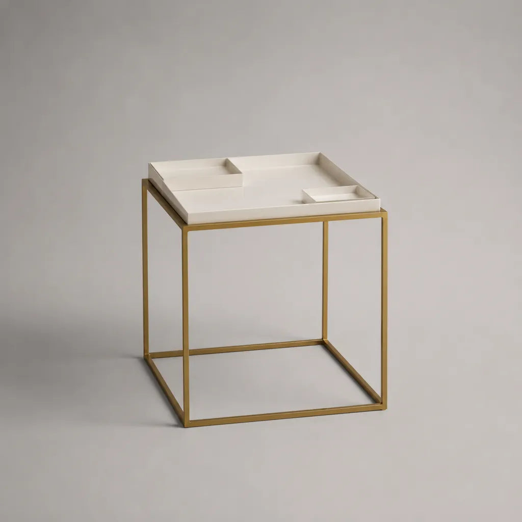 Table d’appoint carrée en MDF et acier avec plateau compartimenté, blanc et doré, 50 × 50 × 55 cm