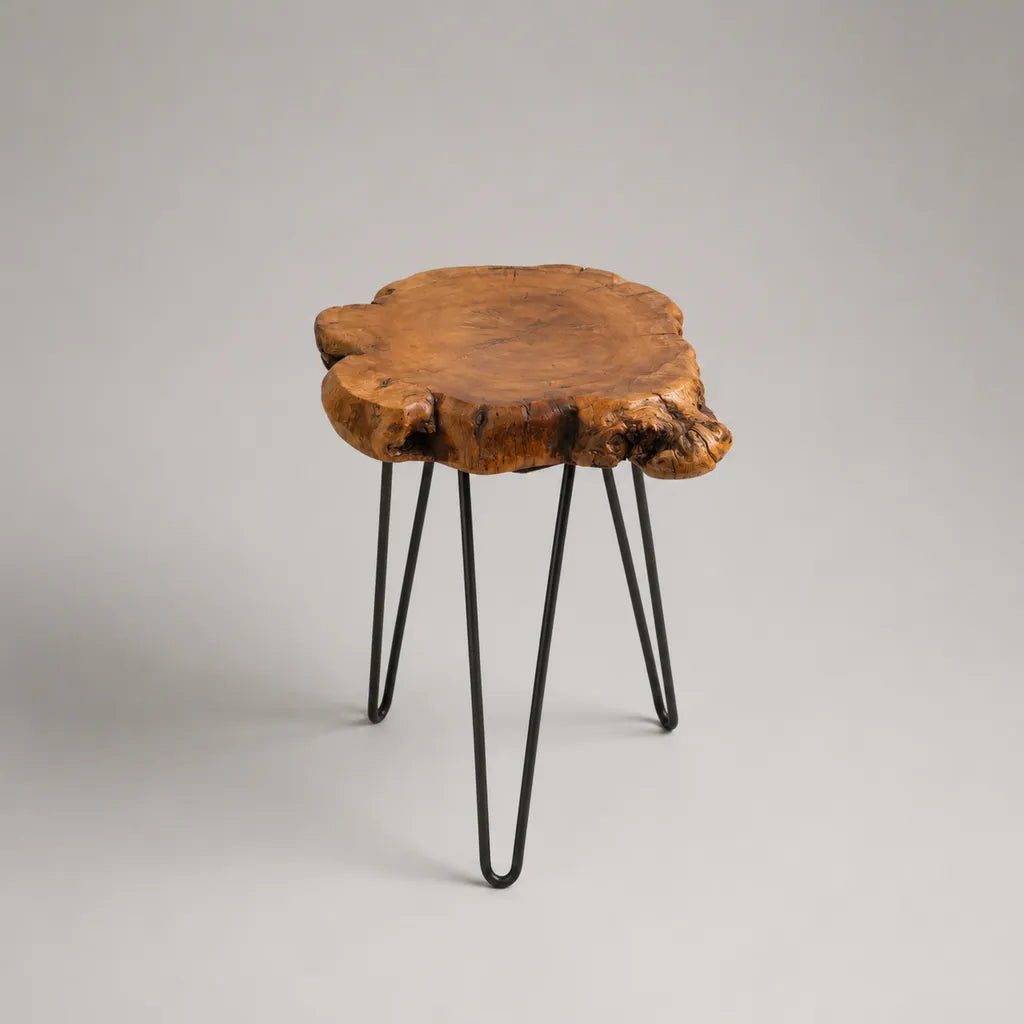 Table d’appoint en bois massif et métal noir, forme irrégulière, 50 × 45 × 55 cm